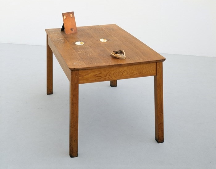 Sarah Lucas, Two Fried Eggas and a Kebab&nbsp;(1992)